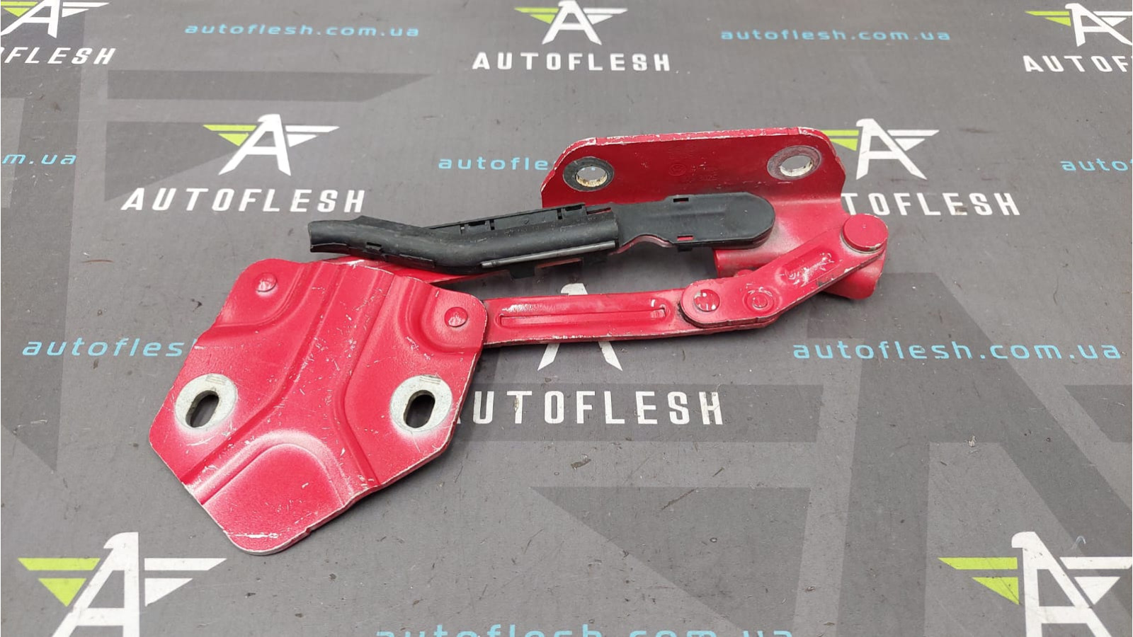 Петля капота правая 1T082302E Volkswagen Touran тоуран бу